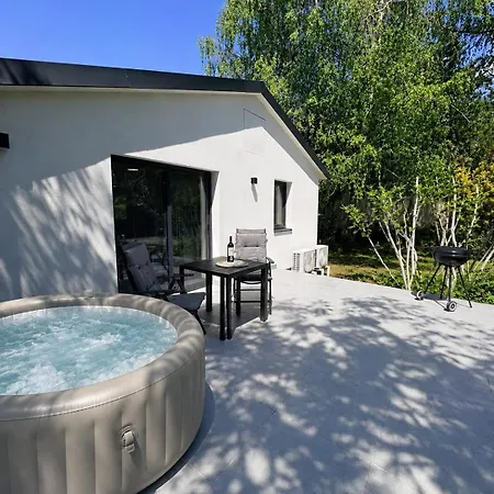 Peaceful Garden Hideaway Апартаменты Гардонь
