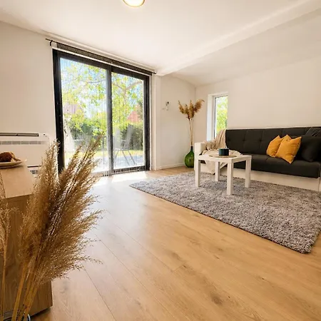 Peaceful Garden Hideaway Апартаменты Гардонь