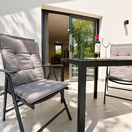 Peaceful Garden Hideaway Апартаменты *